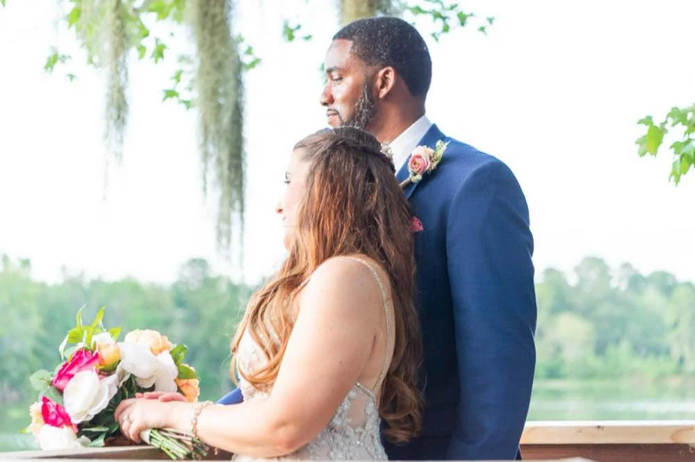 Outdoor wedding portraits with Spanish moss
